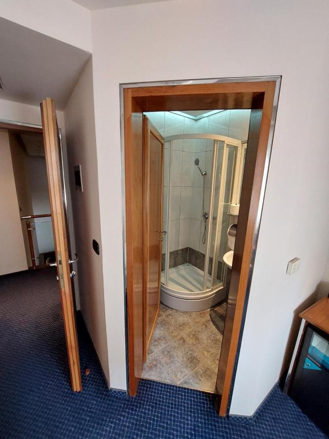 סראייבו Hotel Brass- Free Parking מראה חיצוני תמונה