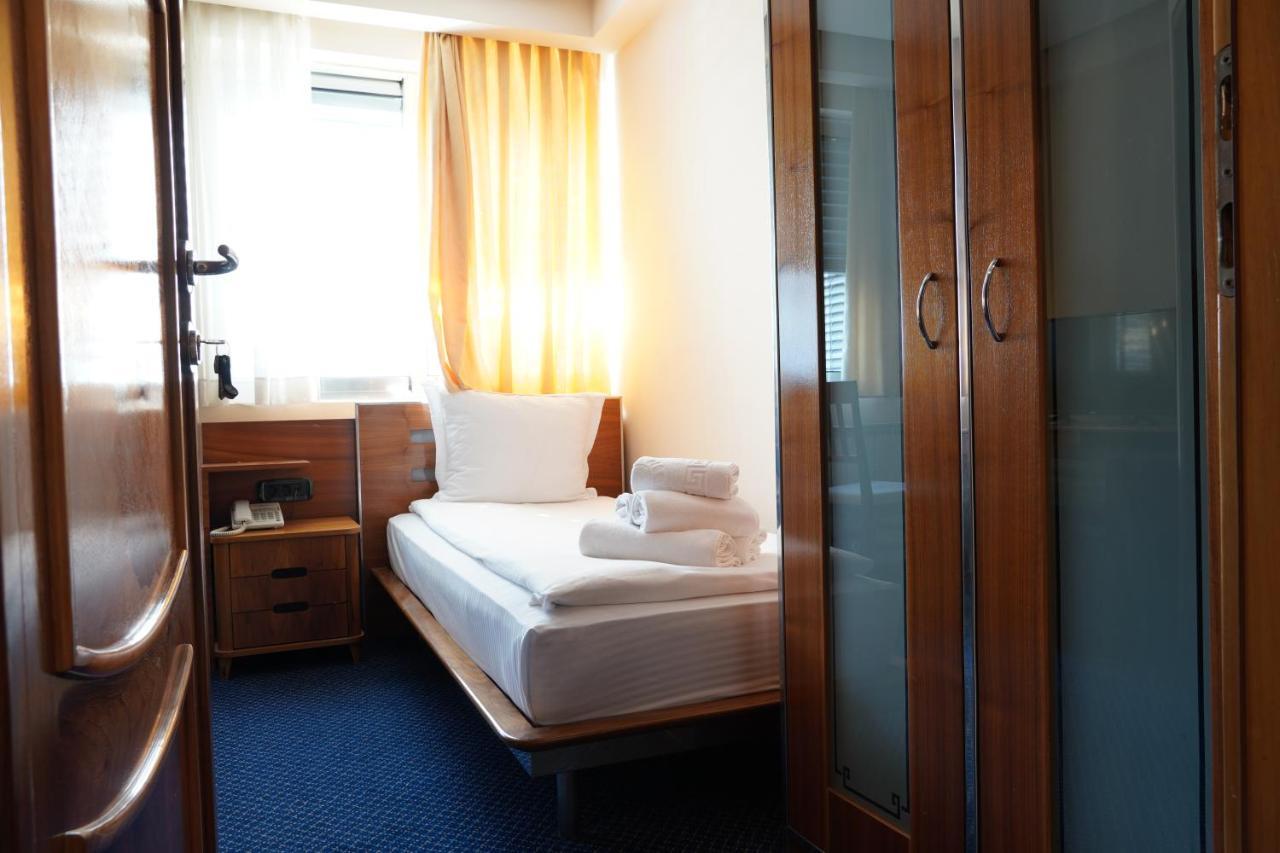 סראייבו Hotel Brass- Free Parking מראה חיצוני תמונה