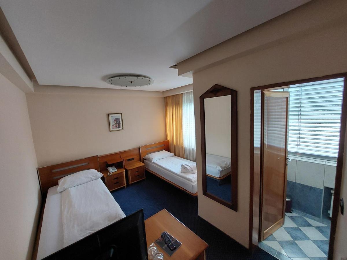 סראייבו Hotel Brass- Free Parking מראה חיצוני תמונה