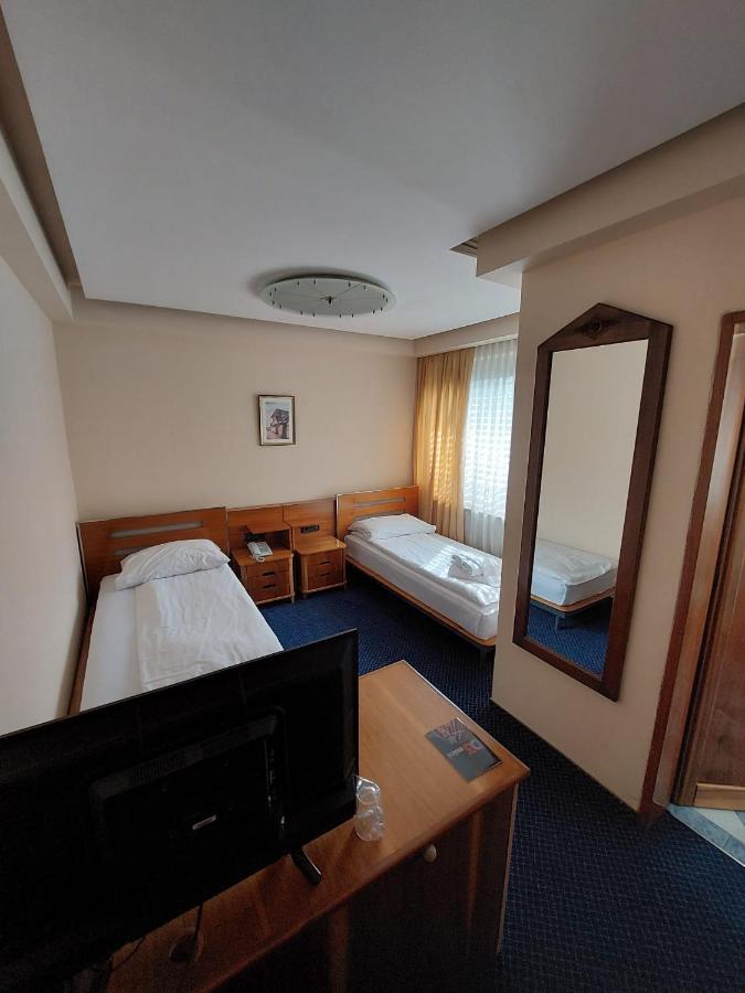 סראייבו Hotel Brass- Free Parking מראה חיצוני תמונה