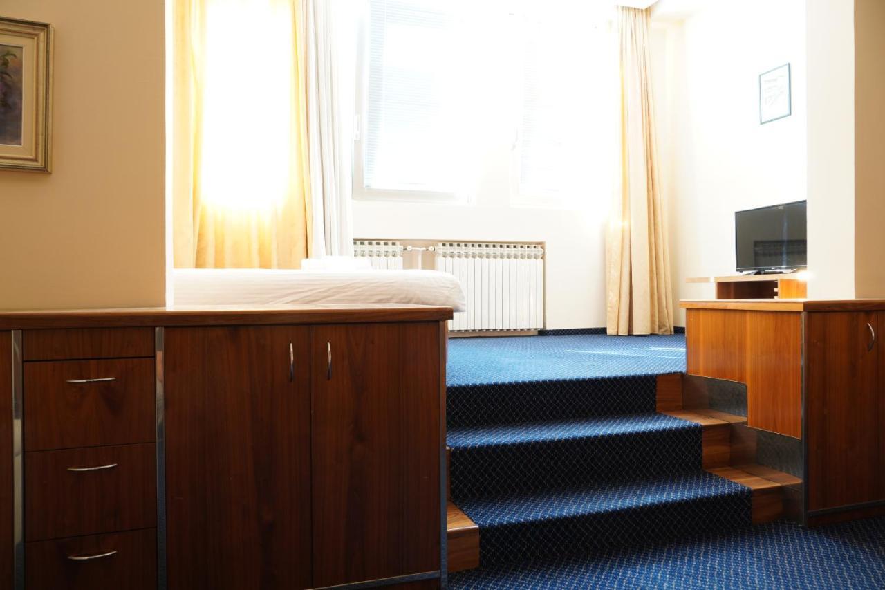 סראייבו Hotel Brass- Free Parking מראה חיצוני תמונה