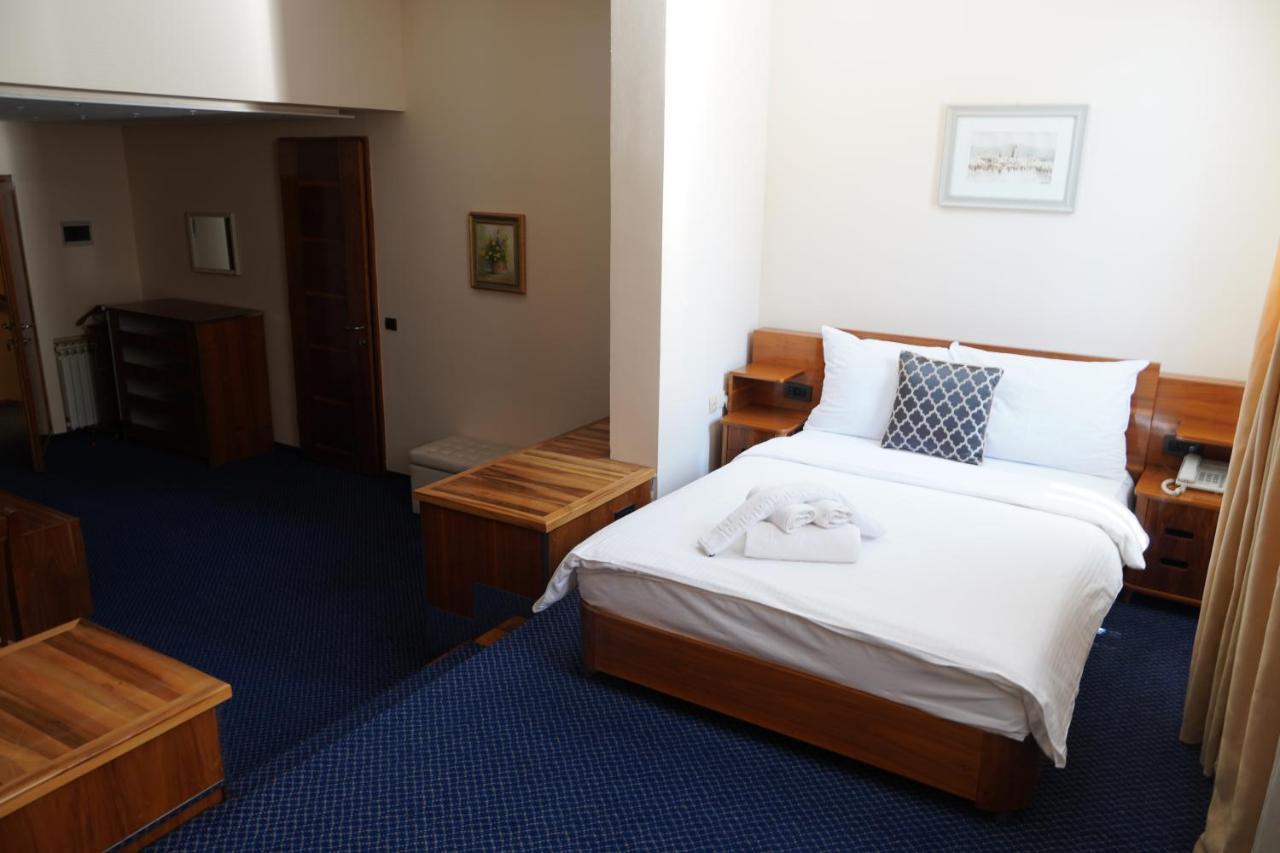 סראייבו Hotel Brass- Free Parking מראה חיצוני תמונה